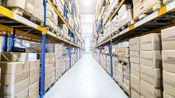 Using a tailored simulation model provides strategic insight into inventory management, resulting in improved forecast accuracy, reduced errors by 26%, and lowered Mean Absolute Percentage Error from 28% to 20.7%, research found.
